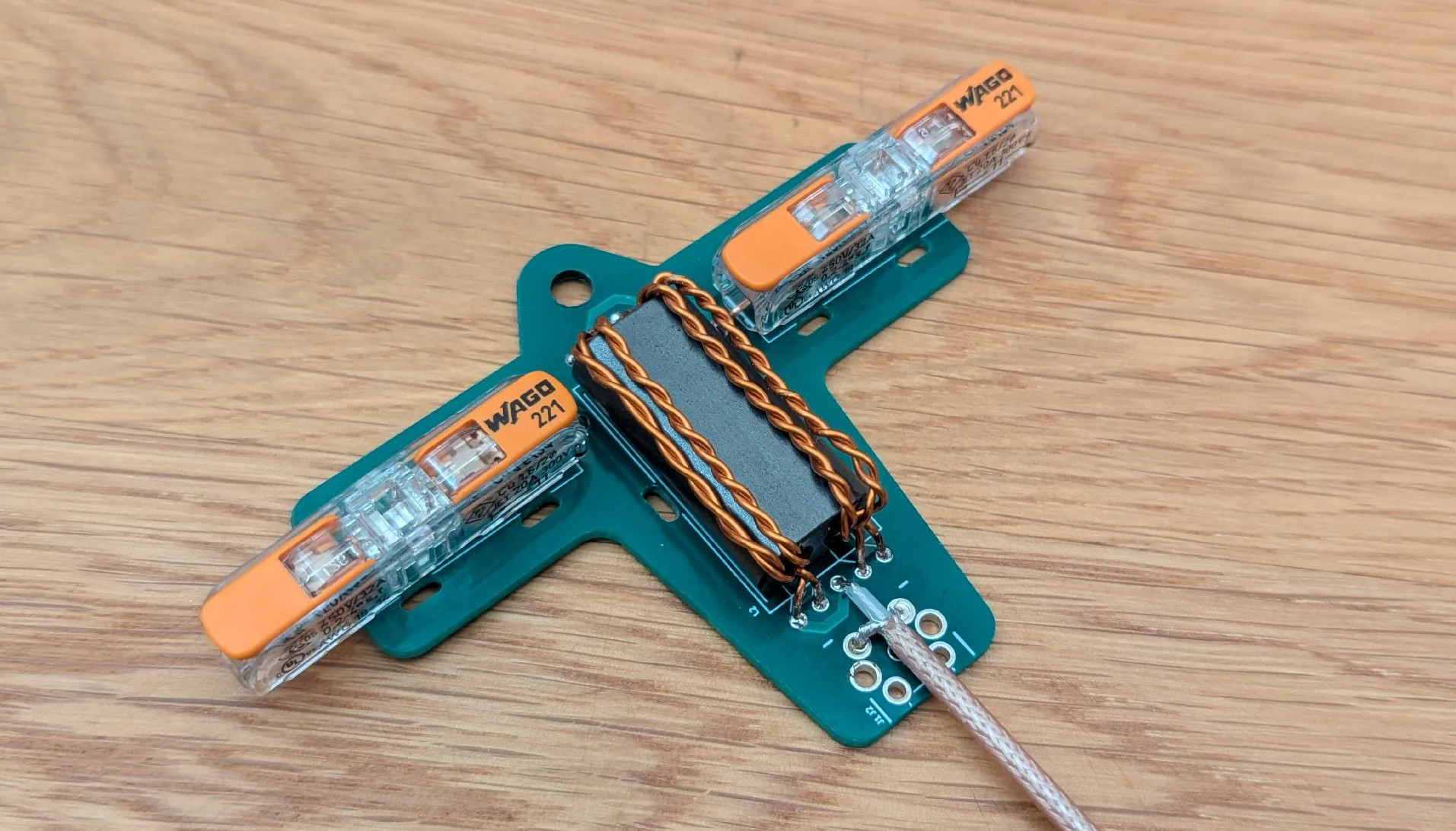 remoteqth.com_img_wiki-wago-balun.jpg remoteqth.com_img_wiki-wago-balun.jpg