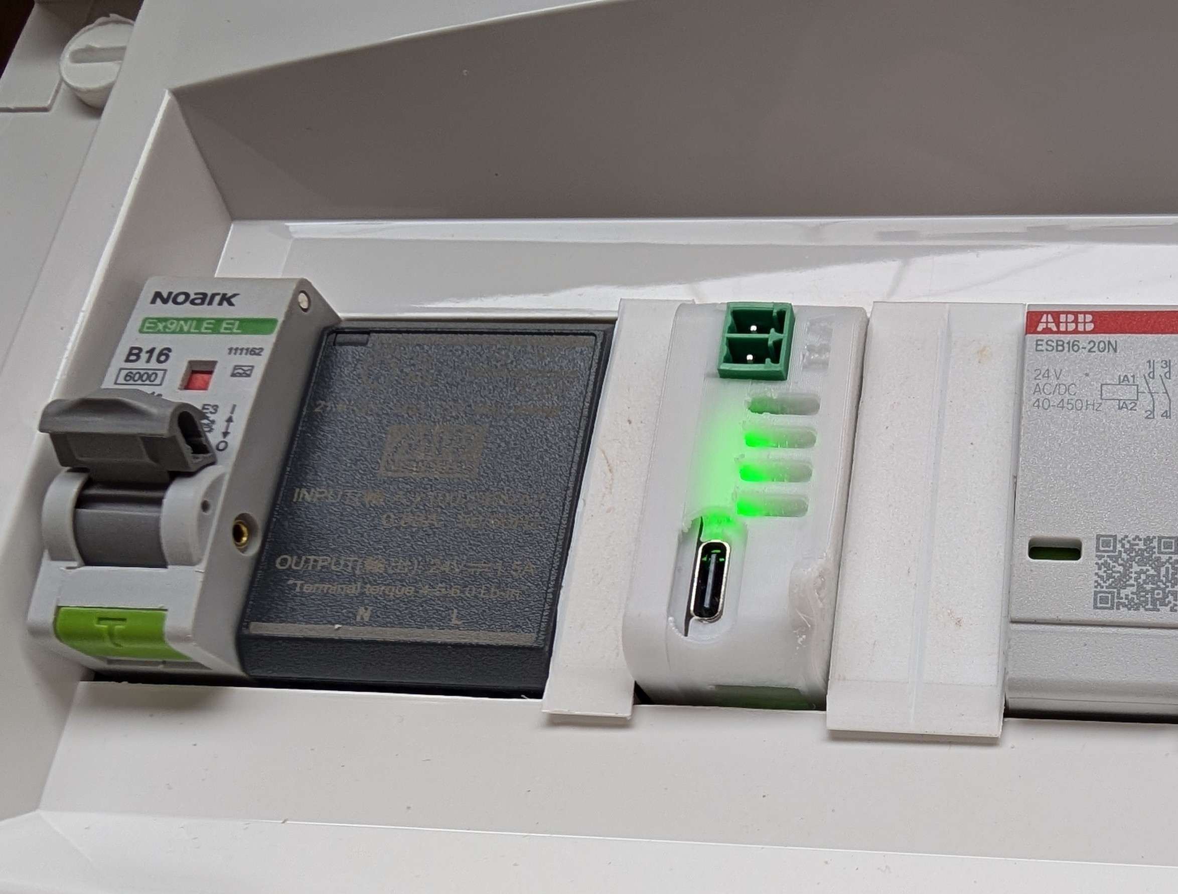 remoteqth.com_img_wiki-din-module-29.jpg remoteqth.com_img_wiki-din-module-29.jpg