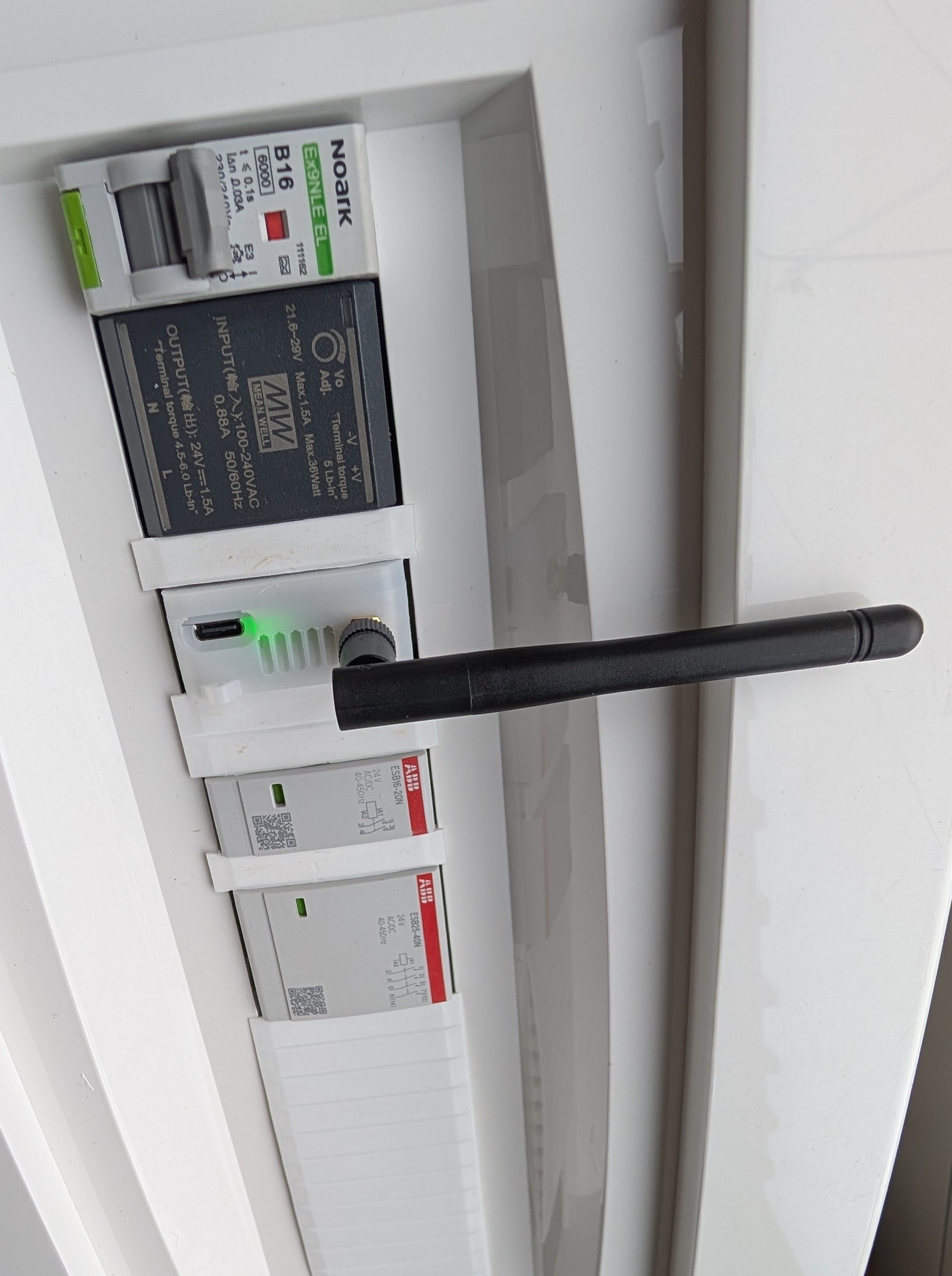 remoteqth.com_img_wiki-din-module-w-28.jpg remoteqth.com_img_wiki-din-module-w-28.jpg